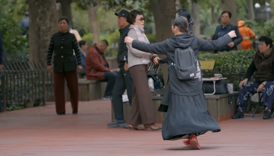 当我在看60岁的老人打电竞比赛时，我在看什么