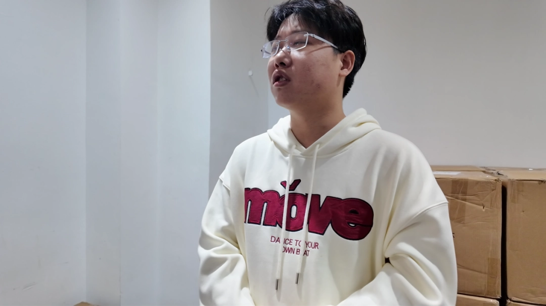 当我在看60岁的老人打电竞比赛时，我在看什么