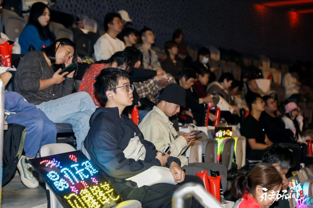 当我在看60岁的老人打电竞比赛时，我在看什么