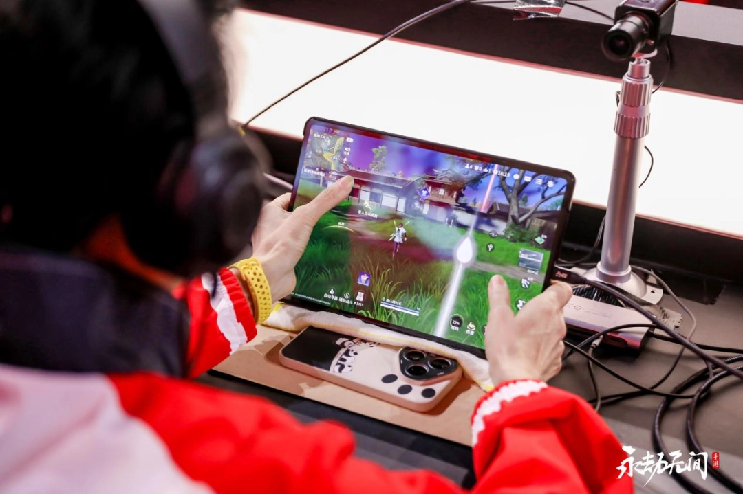 当我在看60岁的老人打电竞比赛时，我在看什么