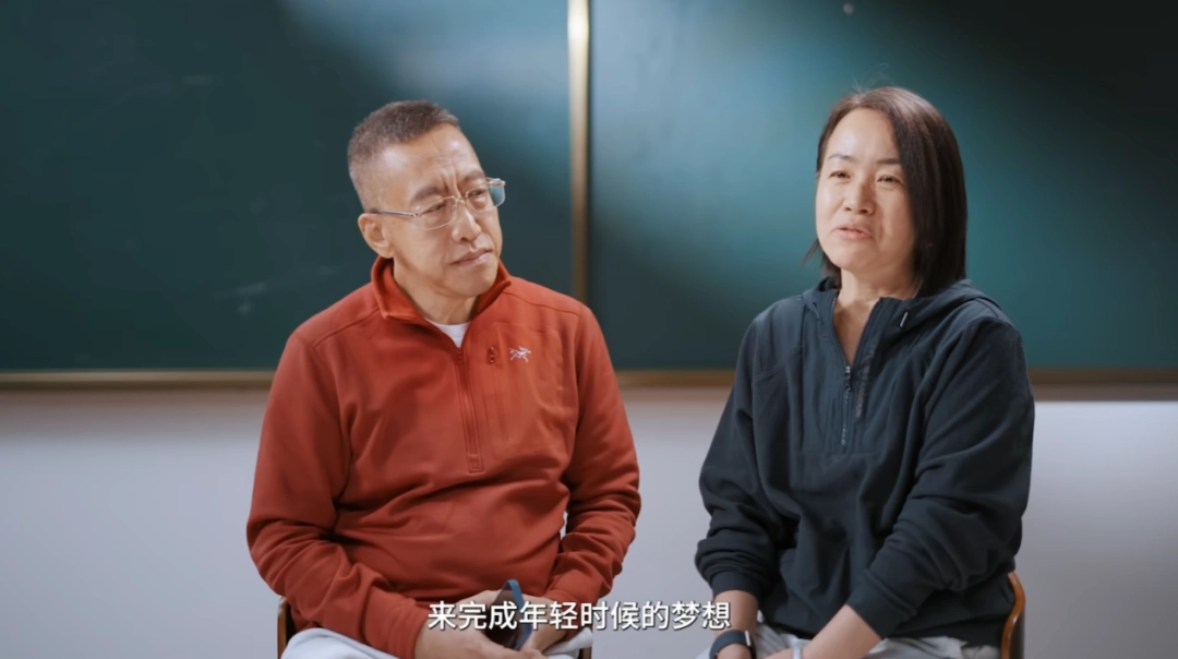 当我在看60岁的老人打电竞比赛时，我在看什么