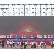 再度翻红的乌兰图雅，成了新的网络抽象圣体