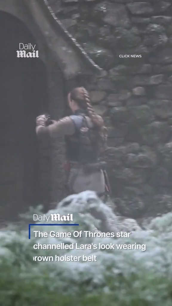 《古墓丽影》真人剧曝片场视频 劳拉手持双枪尽情射击