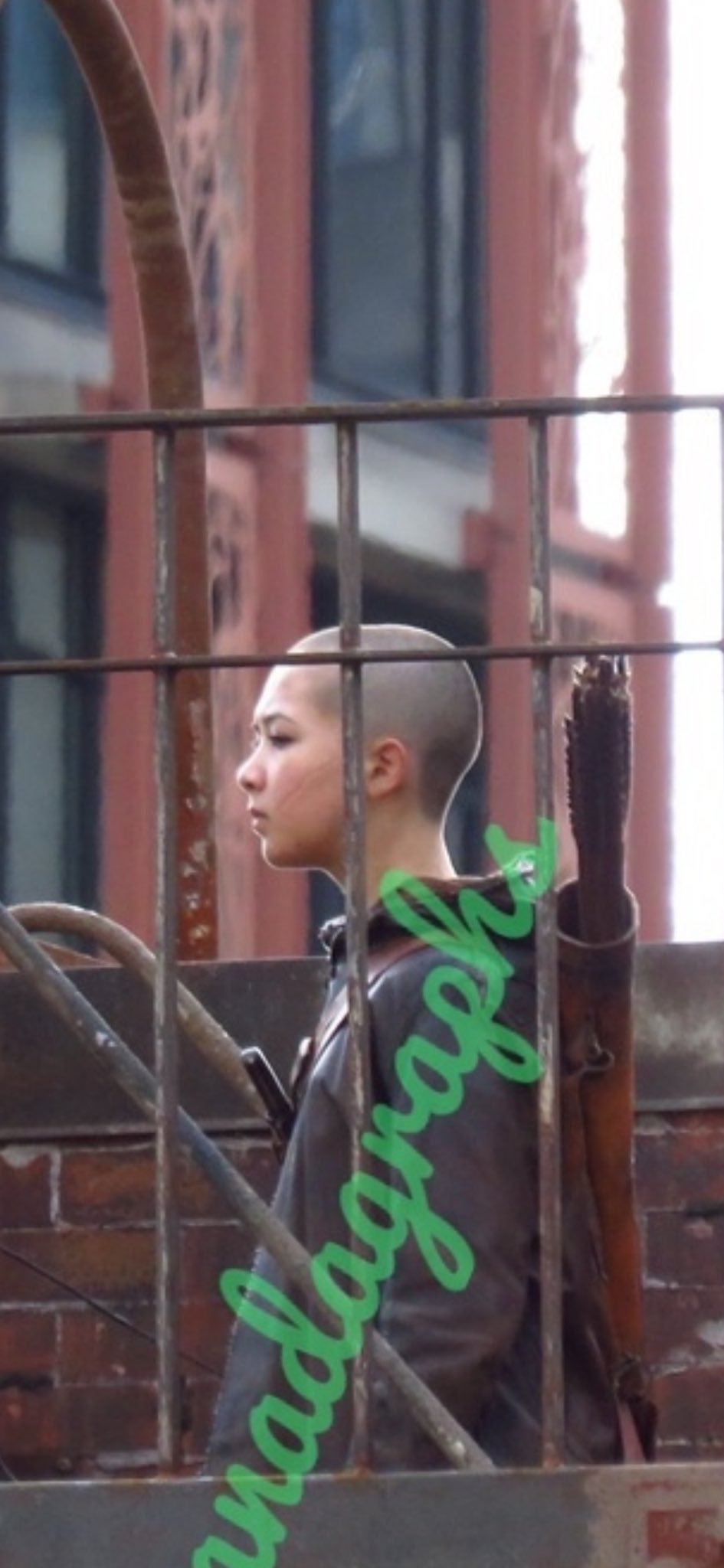 《最后的生还者》第三季片场照曝光:Lev光头造型亮相