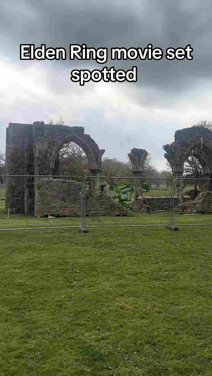 《艾尔登法环》电影片场照泄露：玛莉卡教堂实景曝光