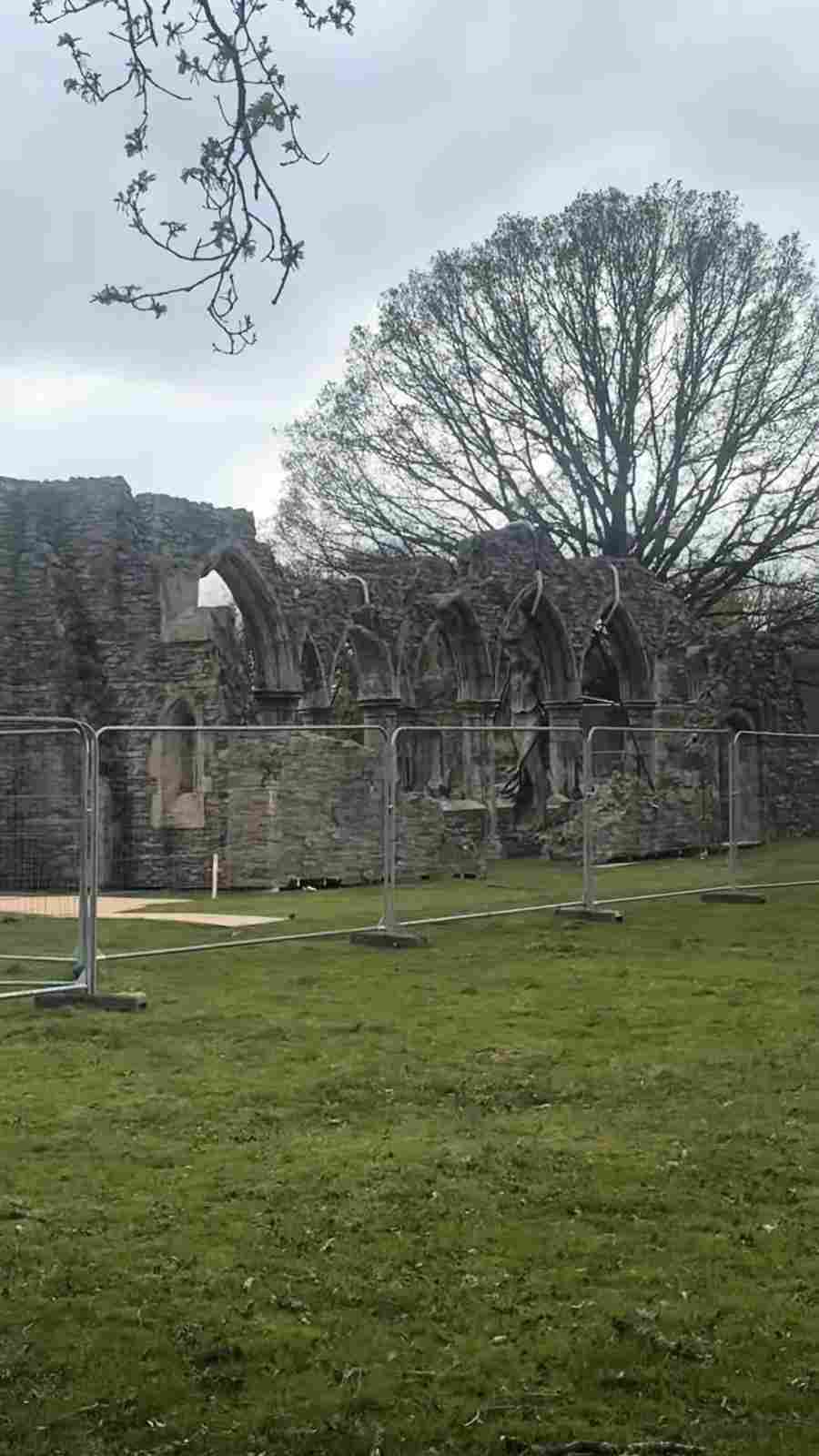 《艾尔登法环》电影片场照泄露：玛莉卡教堂实景曝光