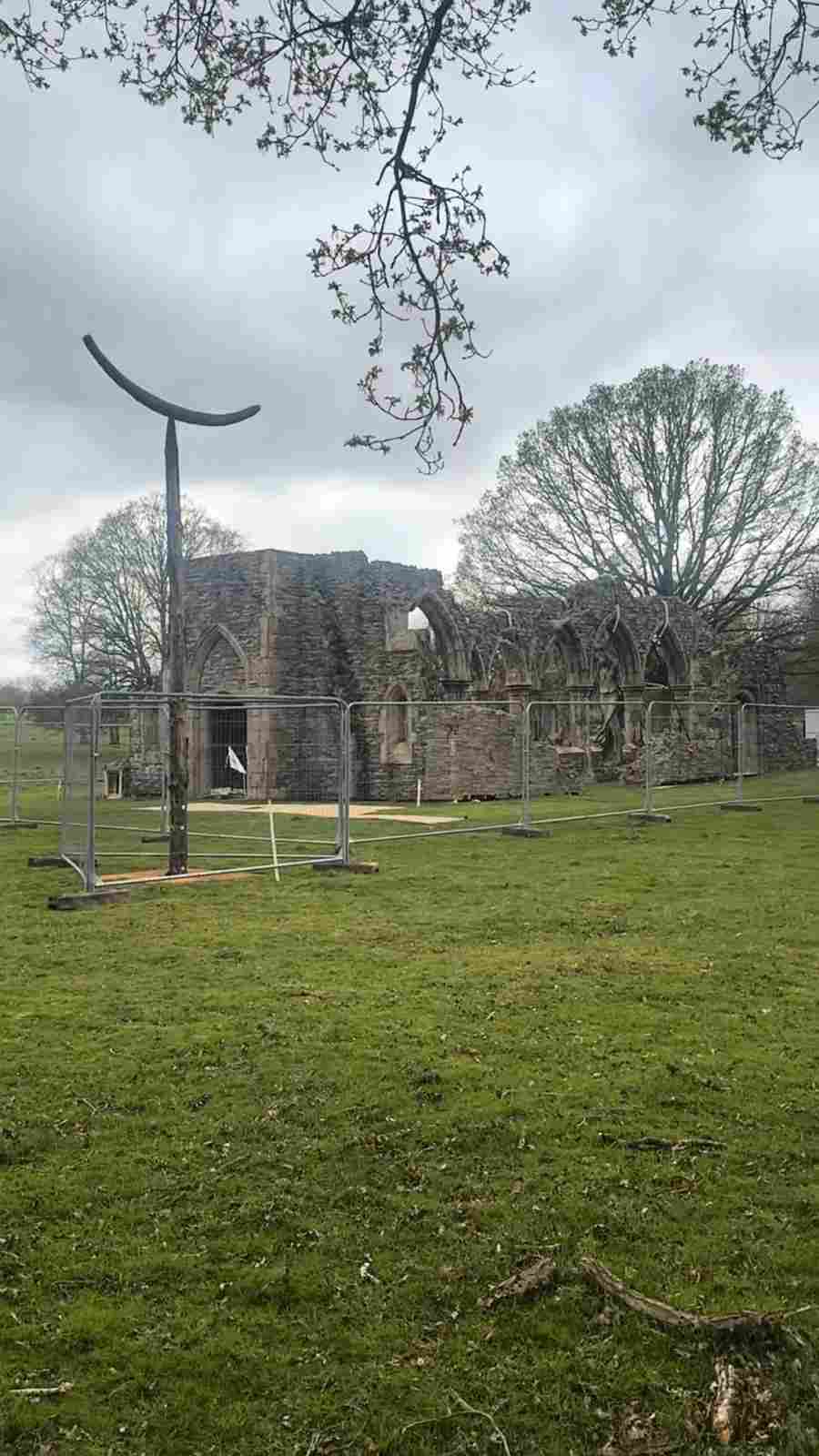 《艾尔登法环》电影片场照泄露：玛莉卡教堂实景曝光