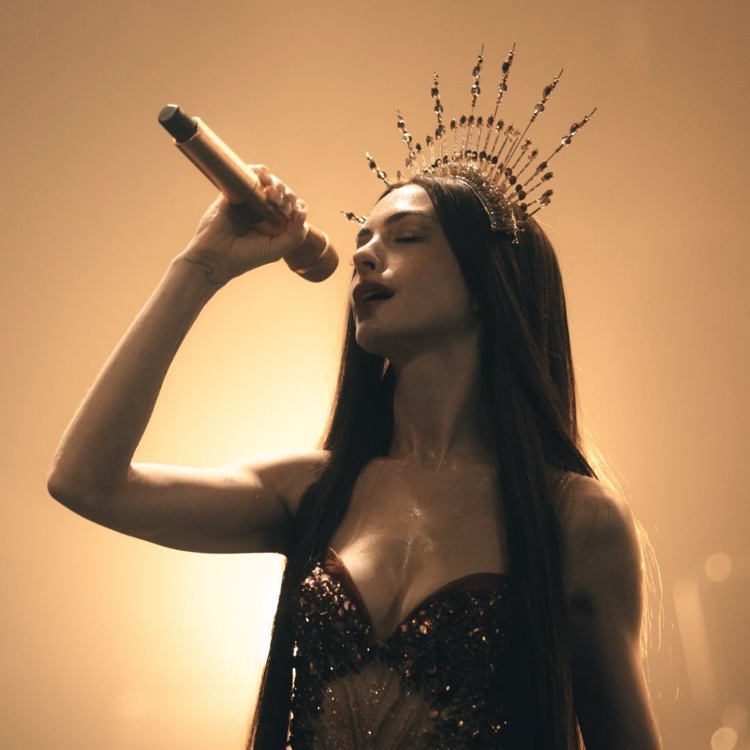 安妮海瑟薇新片《圣母玛利亚》造型曝光 太火辣了！