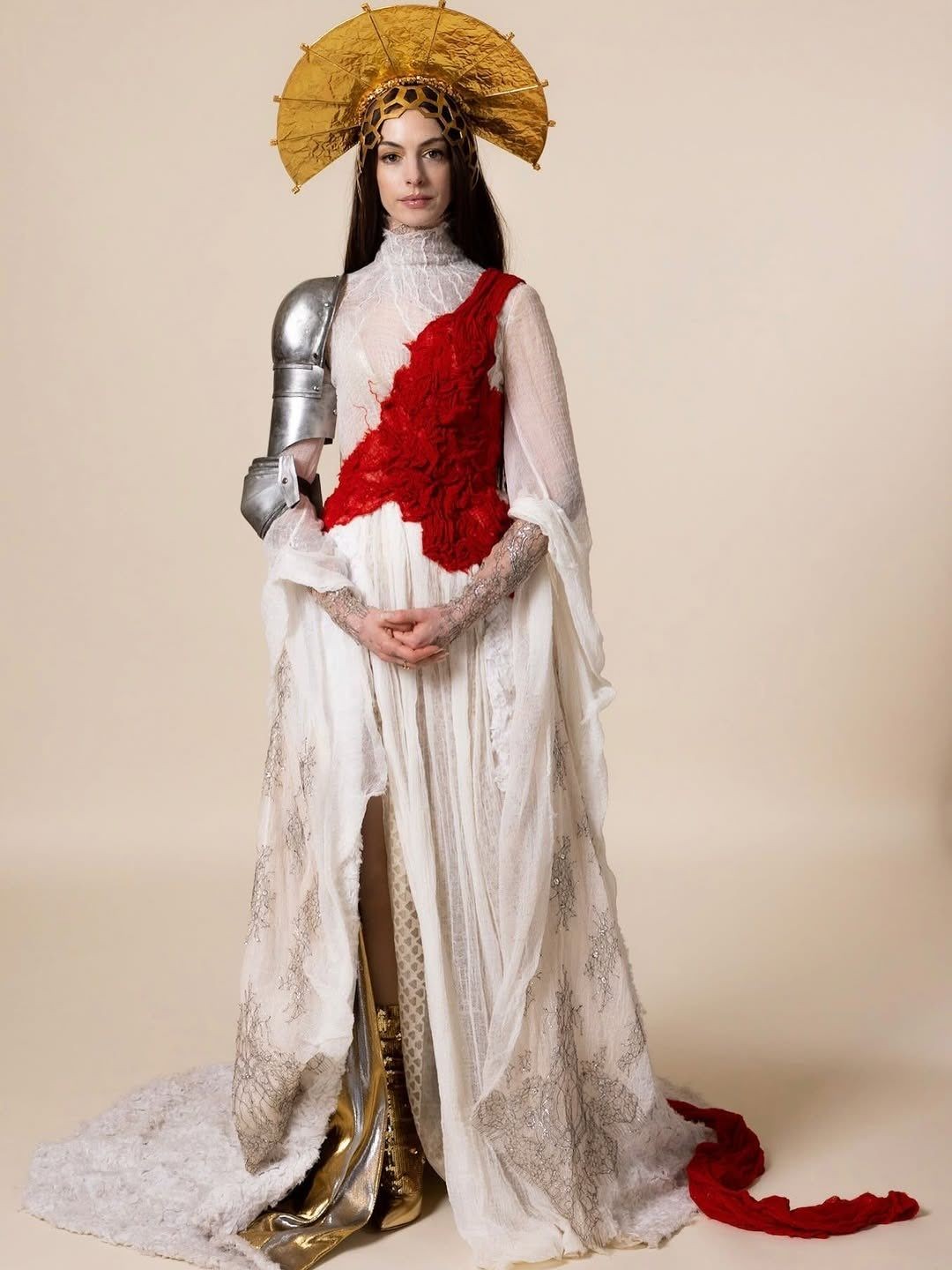 安妮海瑟薇新片《圣母玛利亚》造型曝光 太火辣了！