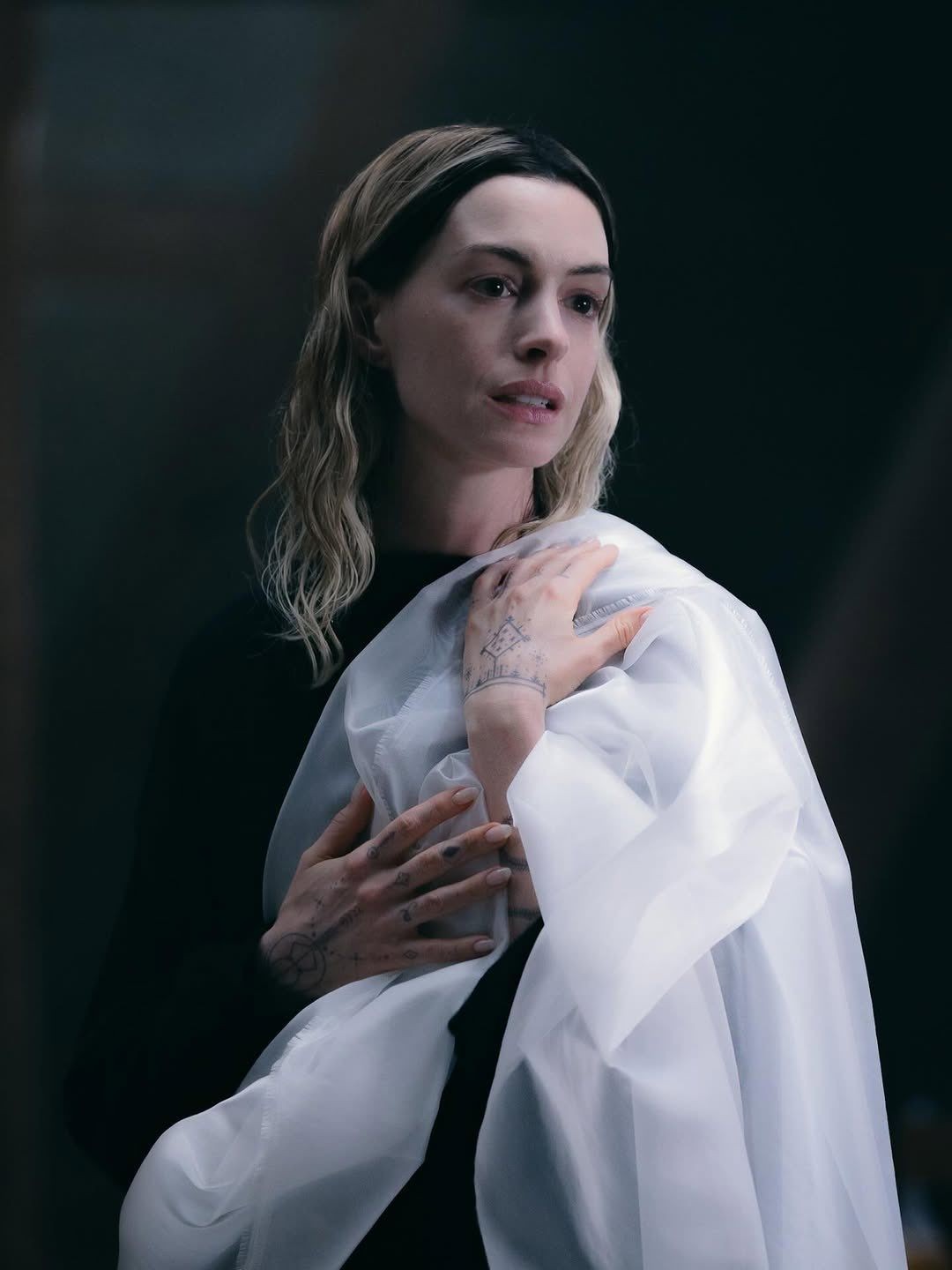 安妮海瑟薇新片《圣母玛利亚》造型曝光 太火辣了！